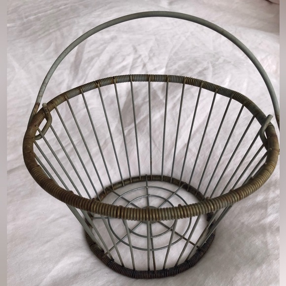 Vintage small egg basket - Picture 6 of 10